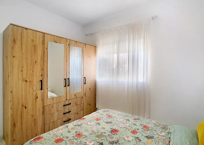 Апартаменти Un Descanso 2-2 *